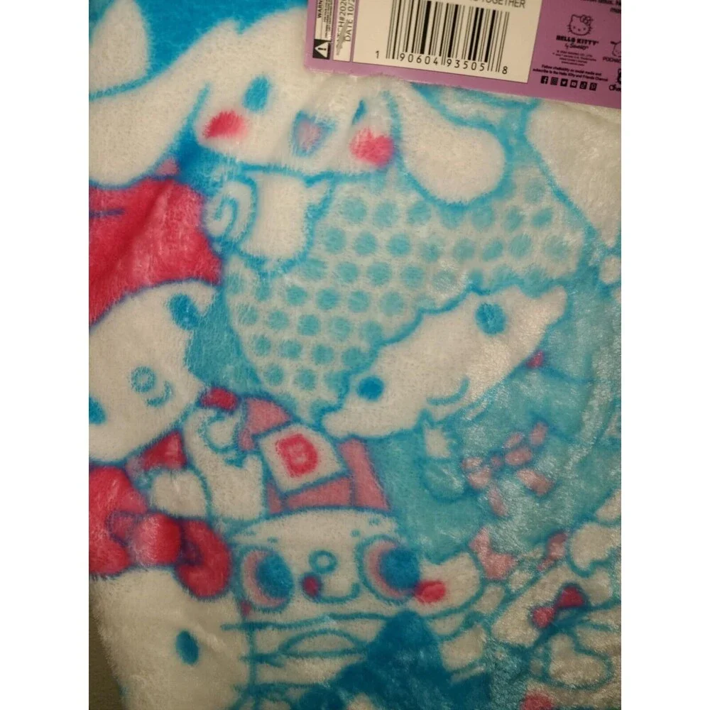 HELLO KITTY Sanrio Soft Plush Throw Blanket Blue Friends 70 x 60 NEW NIB